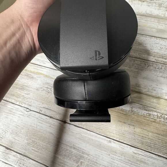 Sony PlayStation 4 Platinum Wireless Gaming HeadsetBlack Silver - Picture 3 of 4